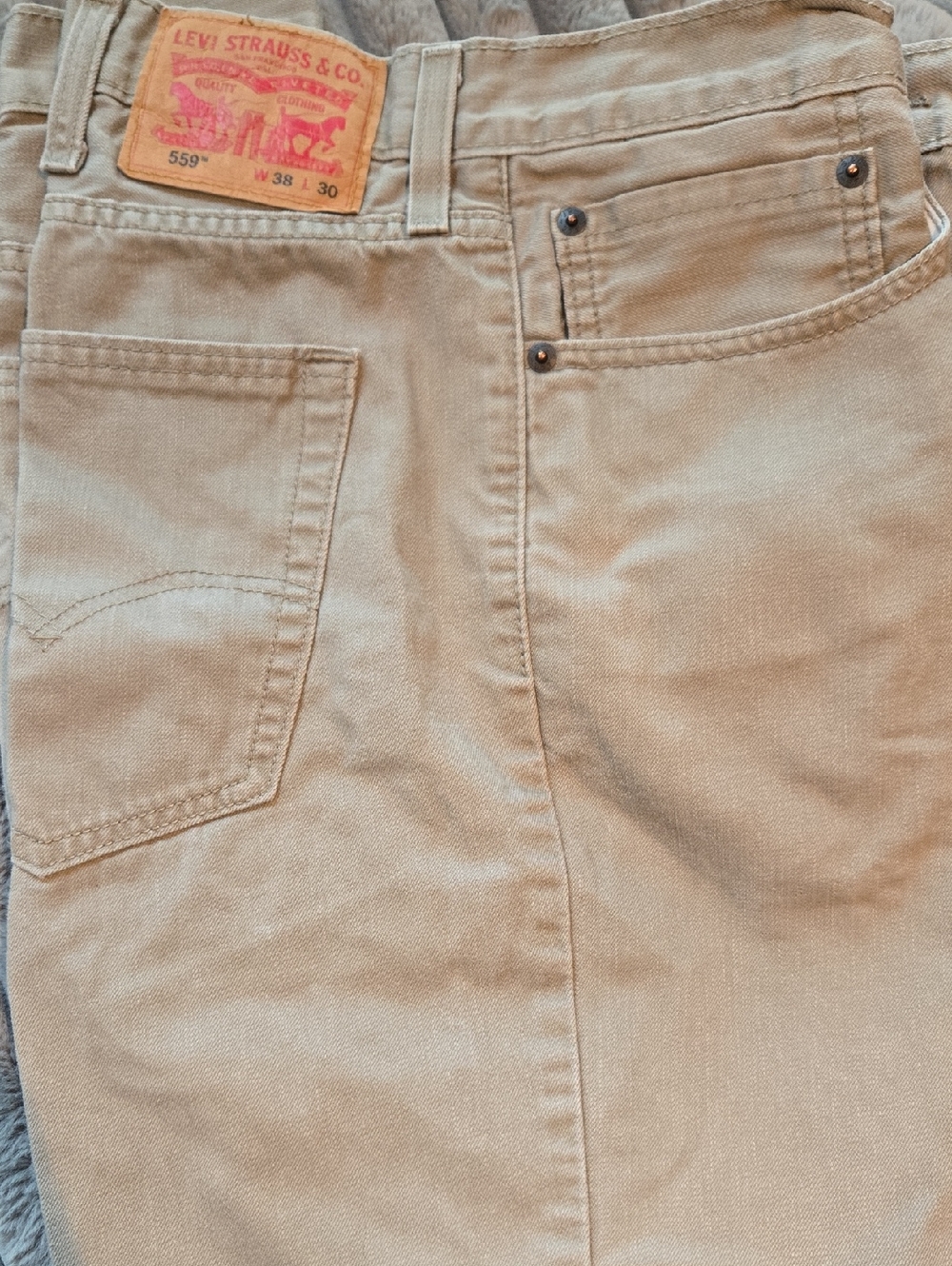 LEVI'S 559 Relaxed Straight Khaki Olive color 38W x 30L NWOT. (BIN 003)